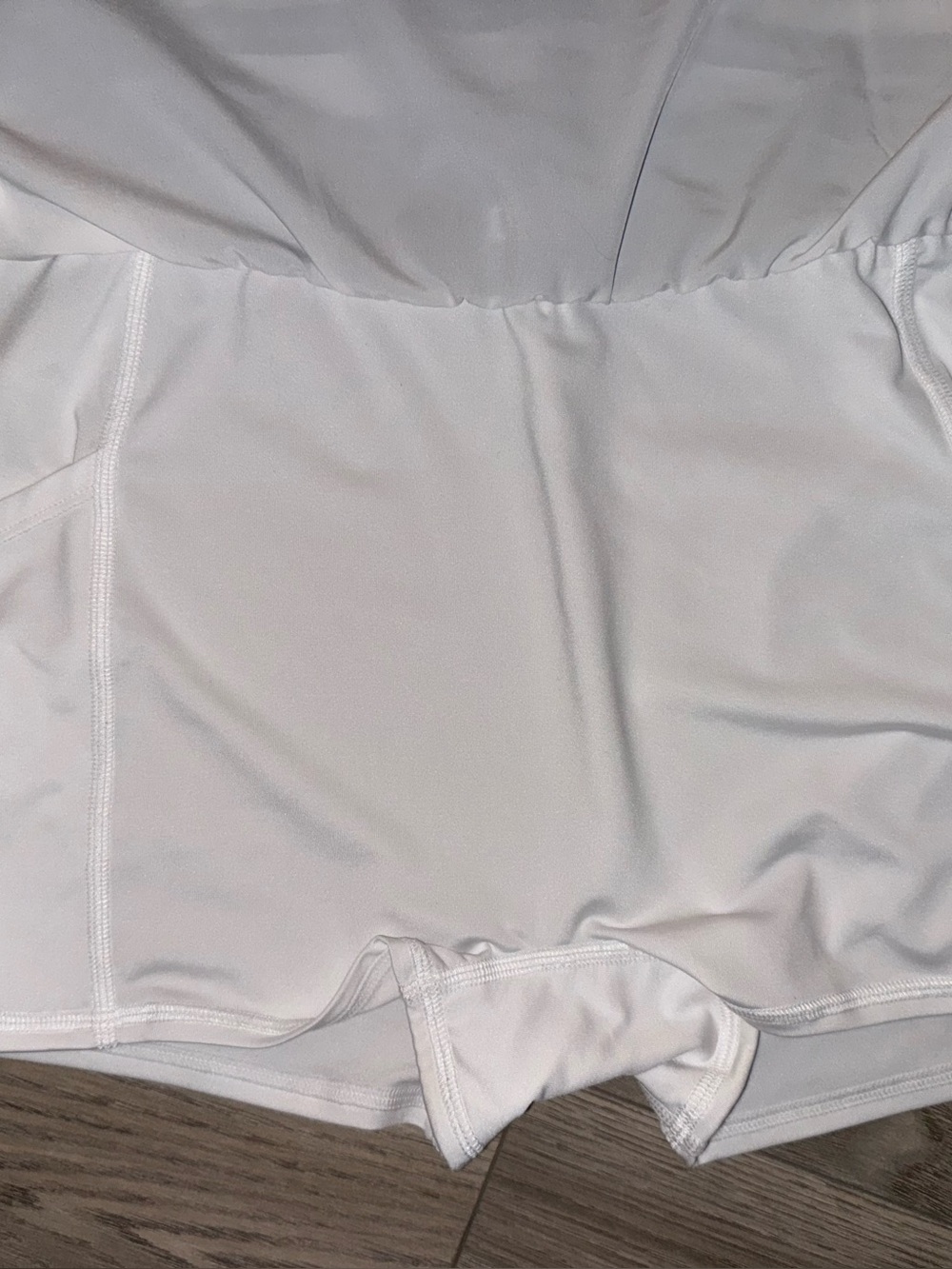 ALO Yoga Match Point Tennis Skort White Mini Skort with Black Branded Waistband - Picture 4 of 4